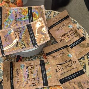 Que Bella Illuminating Rose Quartz Glitter Peel Off Mask